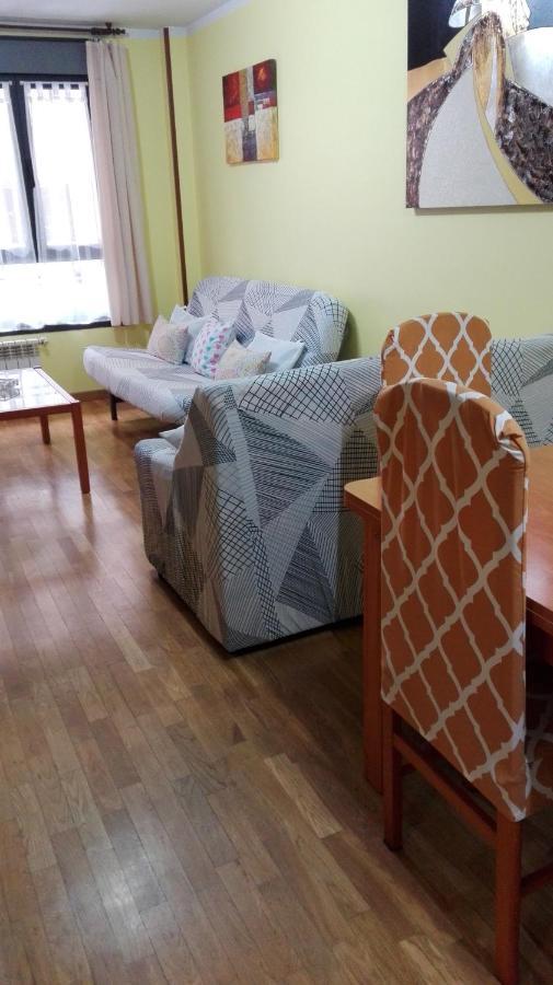 Ferienwohnung Amplio Loft Con Plaza De Garaje Onís Zimmer foto